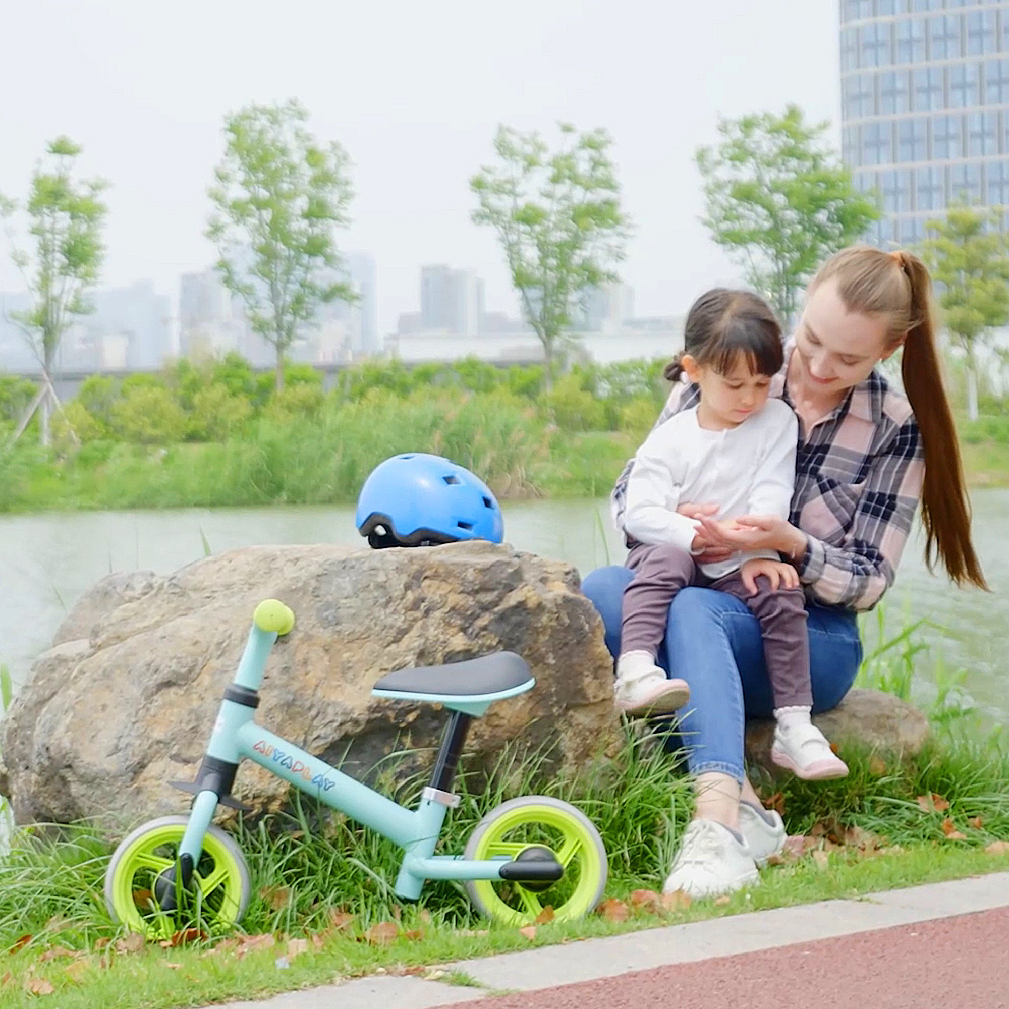 Vélo d'équilibre pour bébé siège réglable roues EVA jouet enfant pour bébé 18-48 mois pour garçons et filles vert
